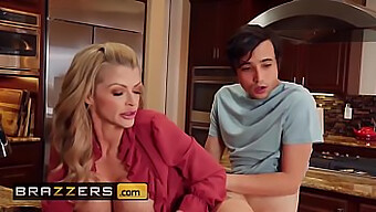 Brazzers Milf, Oğlunun Arkadaşından Meme Sikme Keyfini Hd Videoda Çıkarıyor