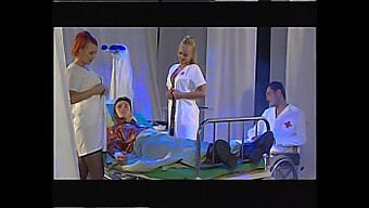 Joc Erotic Solo În Uniforma Unei Asistente Medicale