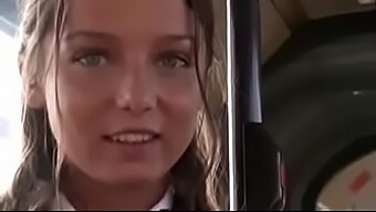 Plimbare Interracială Cu Autobuzul Se Transformă Într-O Sesiune Anală Sălbatică Cu O Milf Vulpoasă